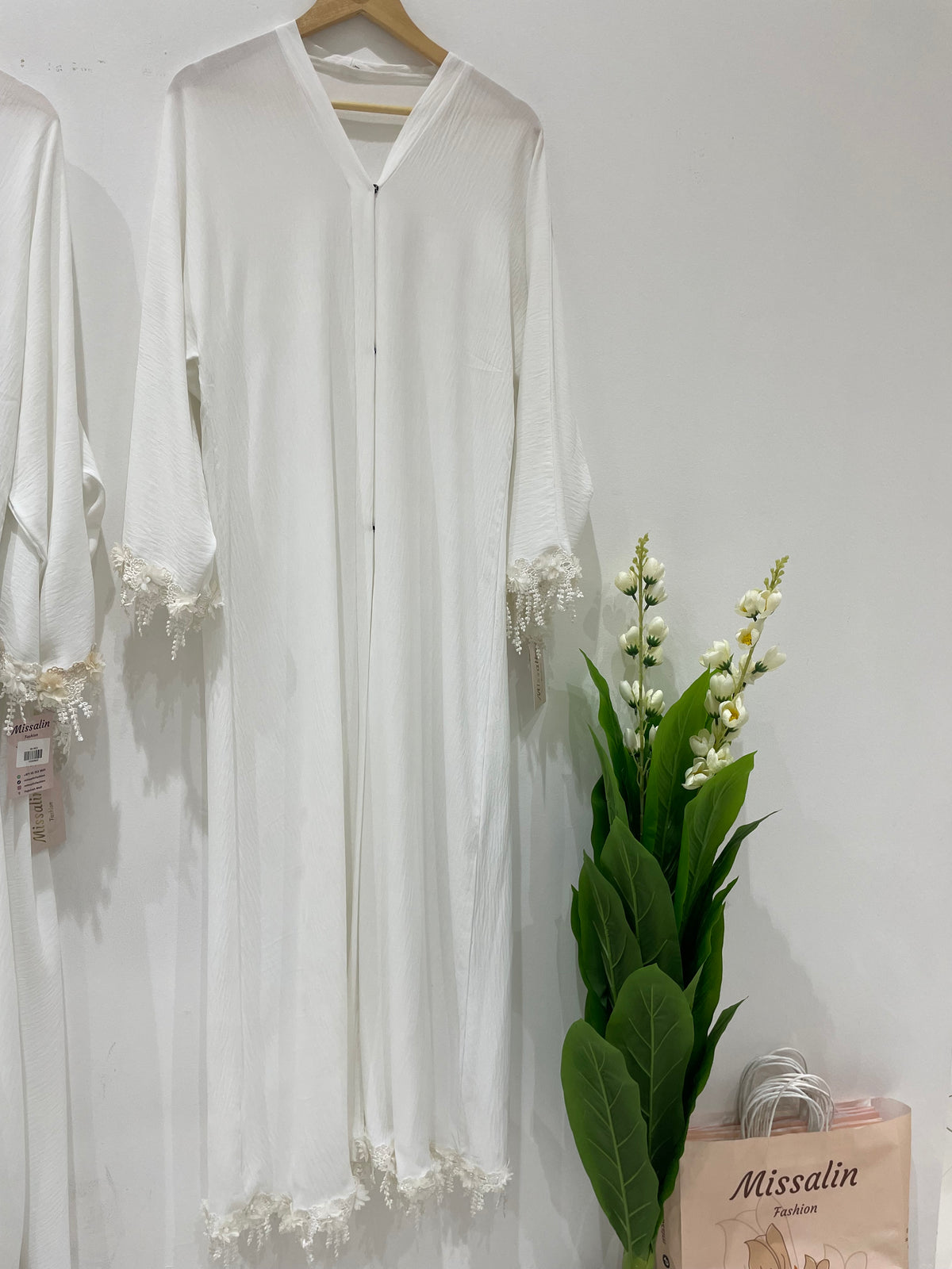 49 AED | WHITE ABAYA