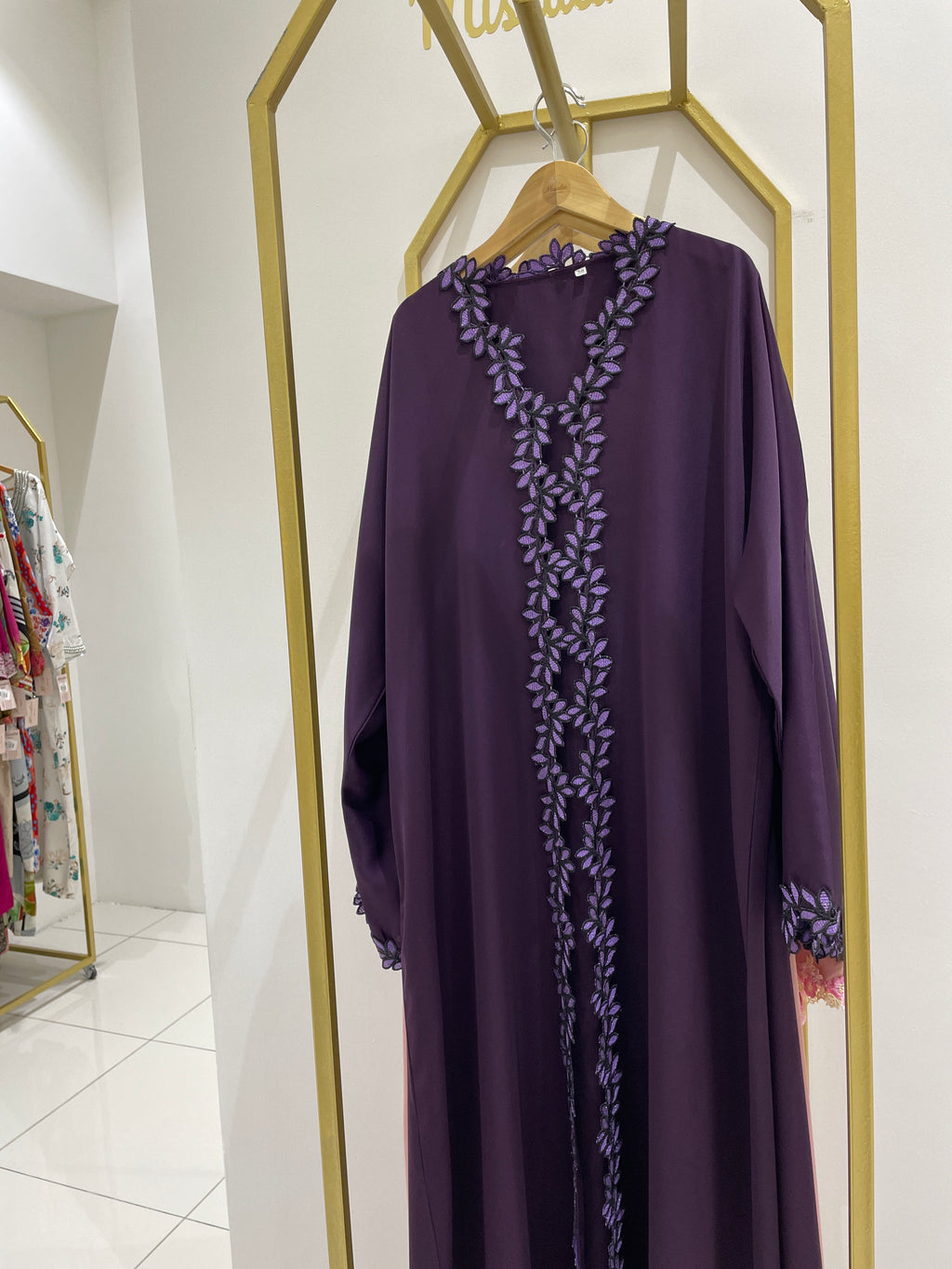 عباية الليس البنفسجية