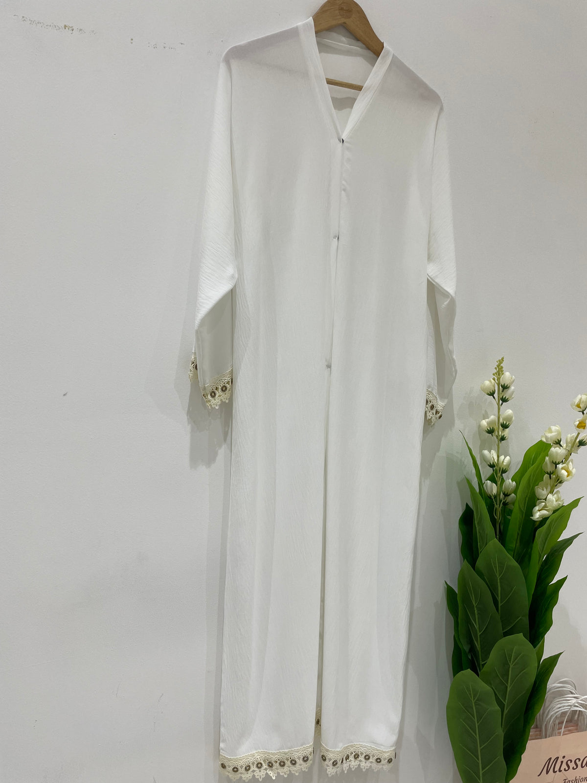 49 AED | WHITE ABAYA