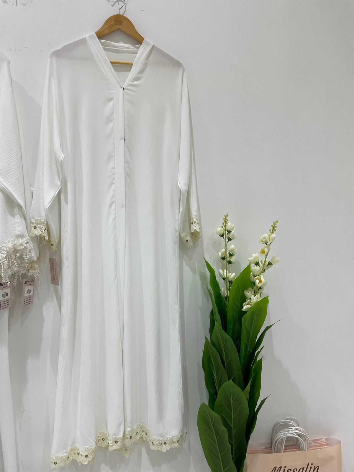49 AED | WHITE ABAYA