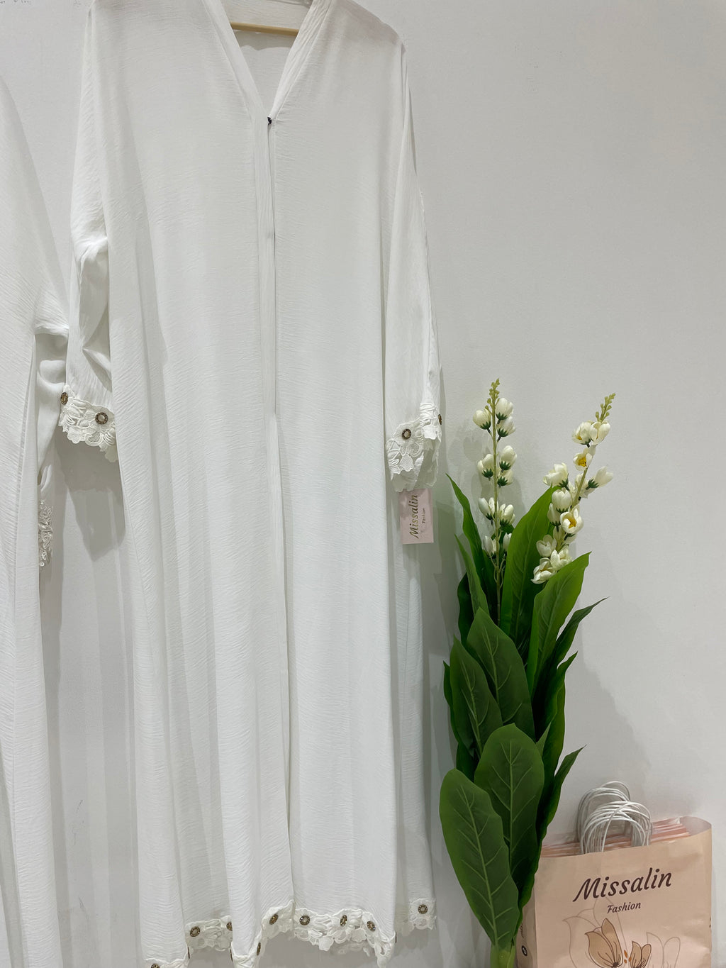 49 AED | WHITE ABAYA